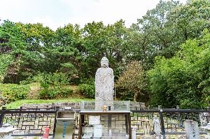 아산 평촌리 석조약사여래입상