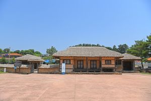 월남 이상재선생 생가