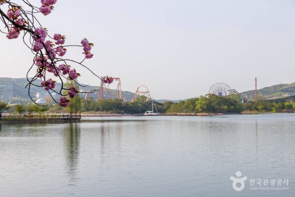 Bomunho Lake
