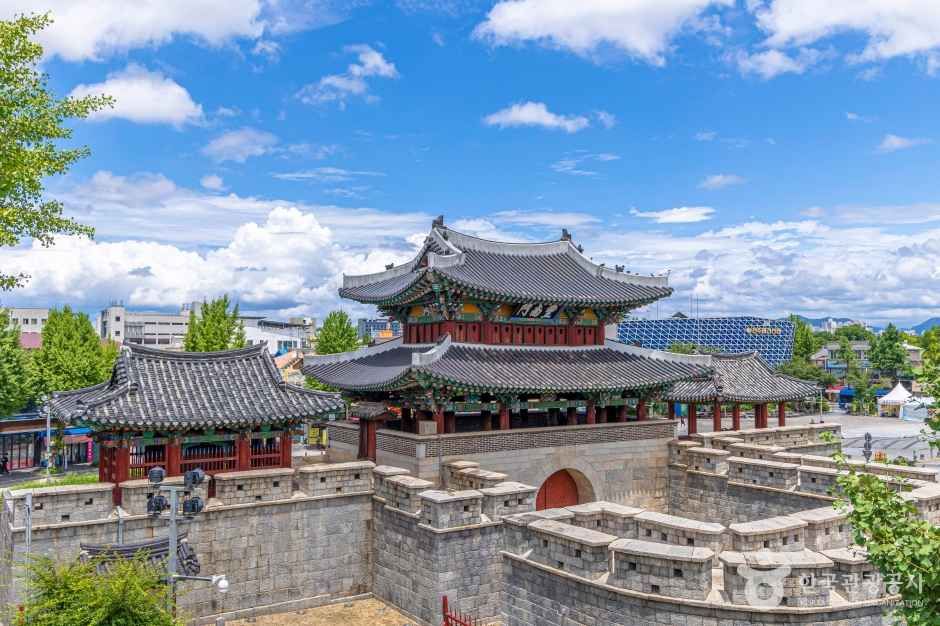 Jeonju Pungnammun Gate