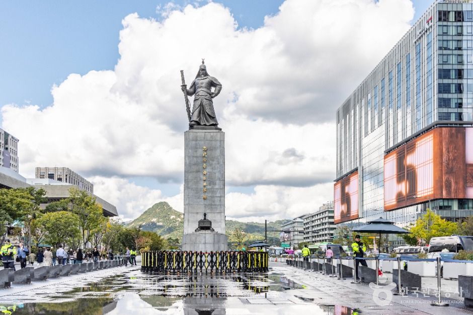 Statue of Admiral Yi Sun-Shin