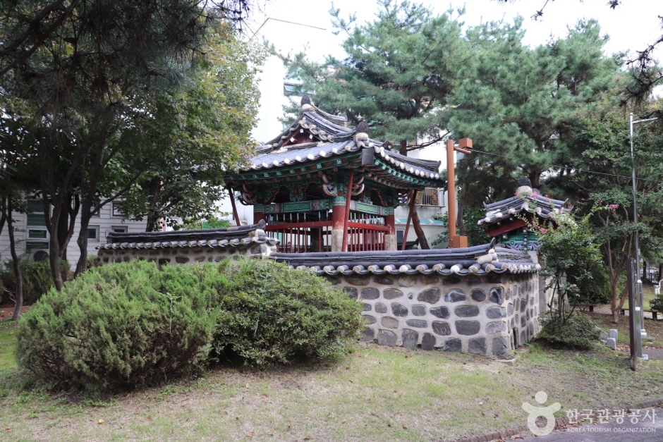 이시직공정려각
