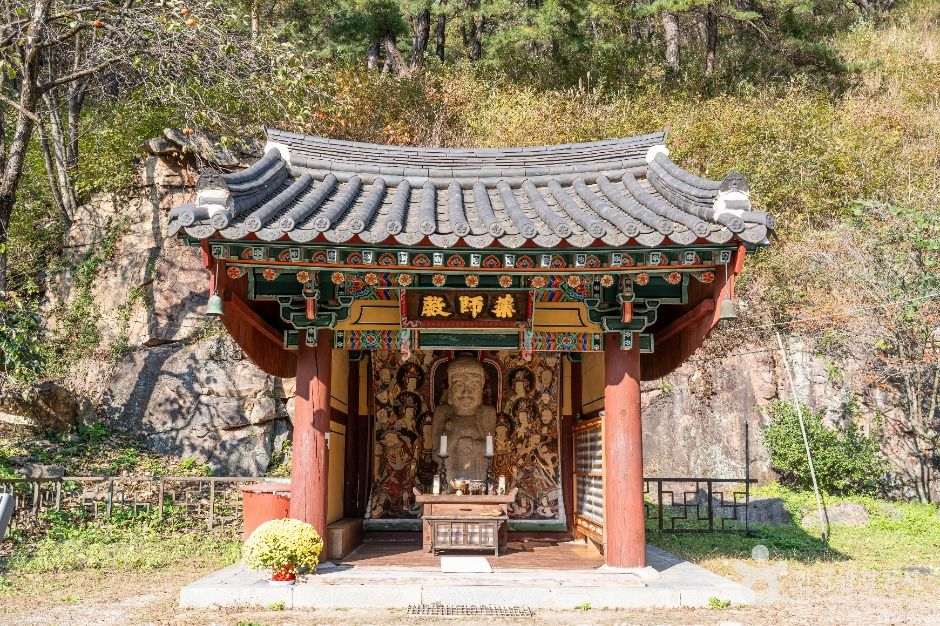 덕주사 약사여래입상