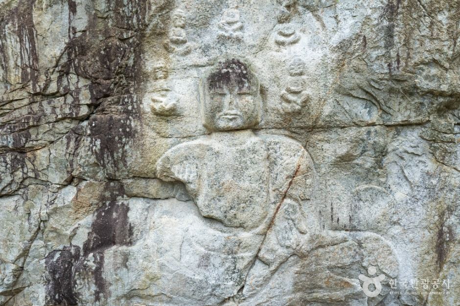 충주 봉황리 마애불상군