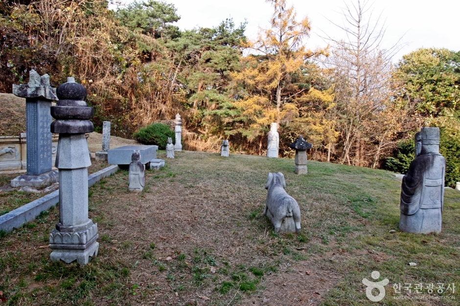 충주 석보군 묘소