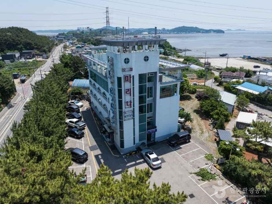 모텔 마리나
