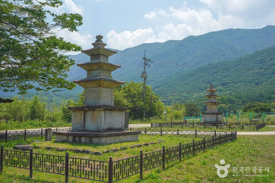 산청 단속사지 동 삼층석탑