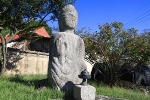 원삼면 목신리 석조여래입상