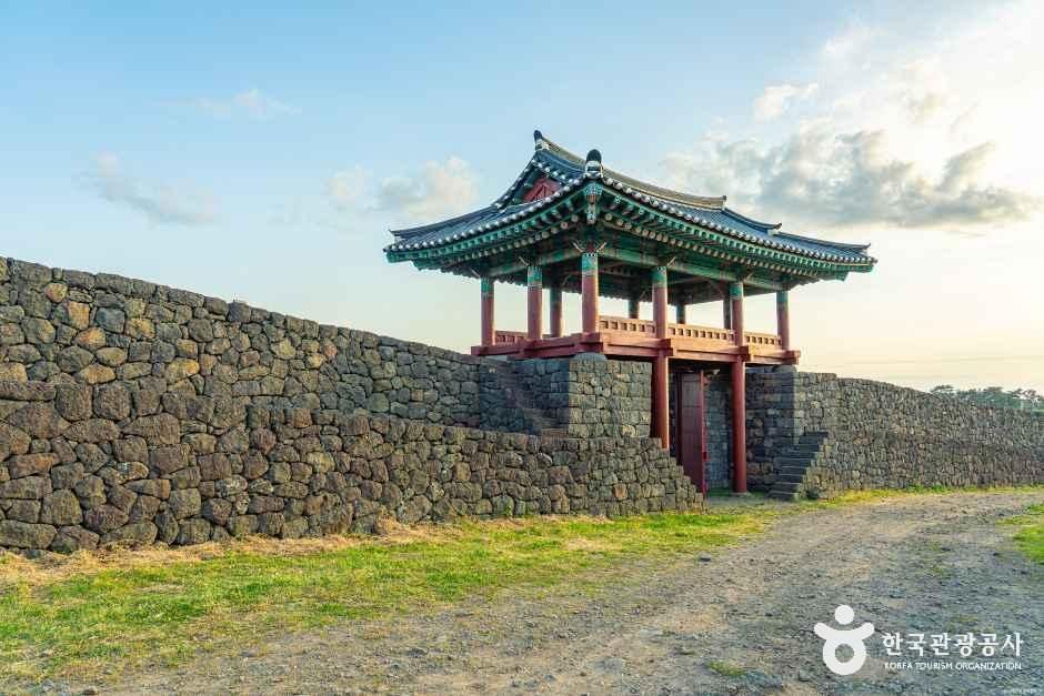 명월성지