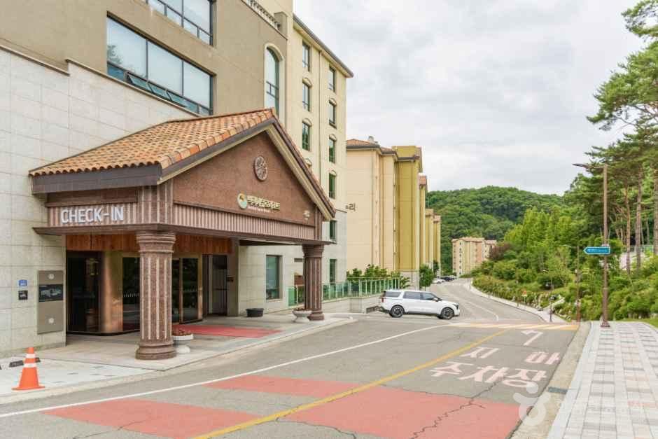 백학자유로리조트