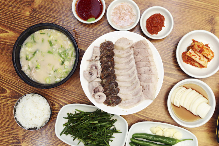 쌍둥이돼지국밥 본점