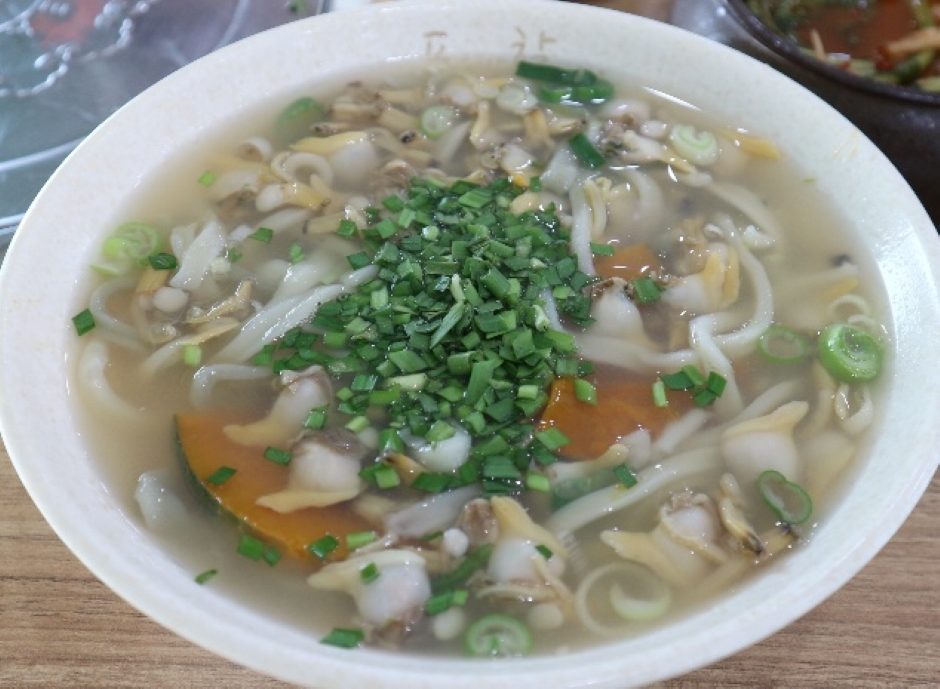 포도밭할머니칼국수 대부도본점