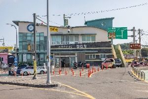 제주 우도 천진항 대합실