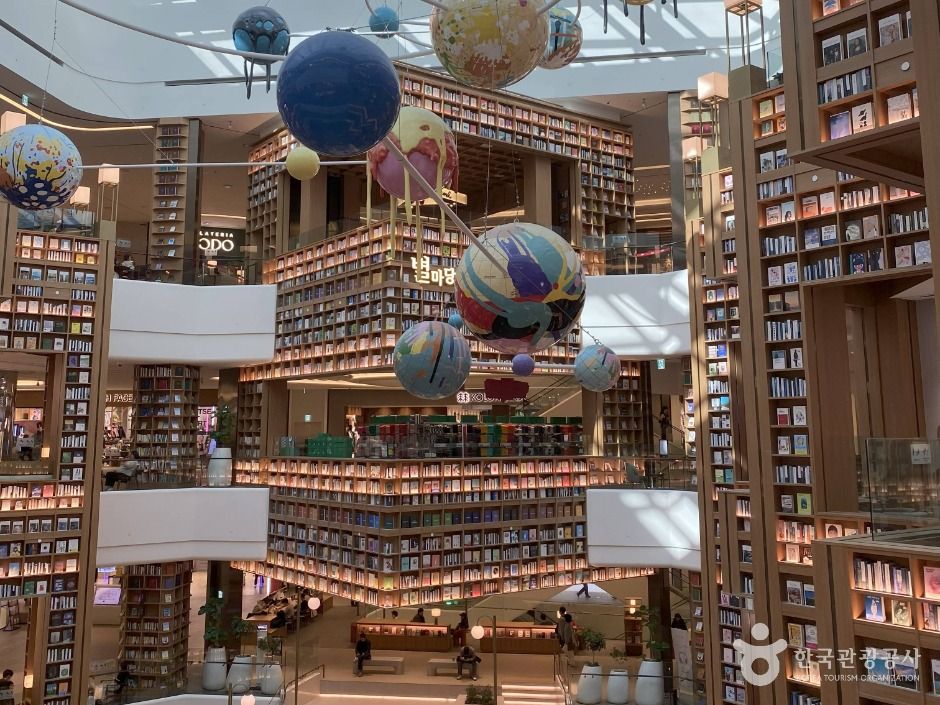 Biblioteca Byeolmadang del Starfield Suwon