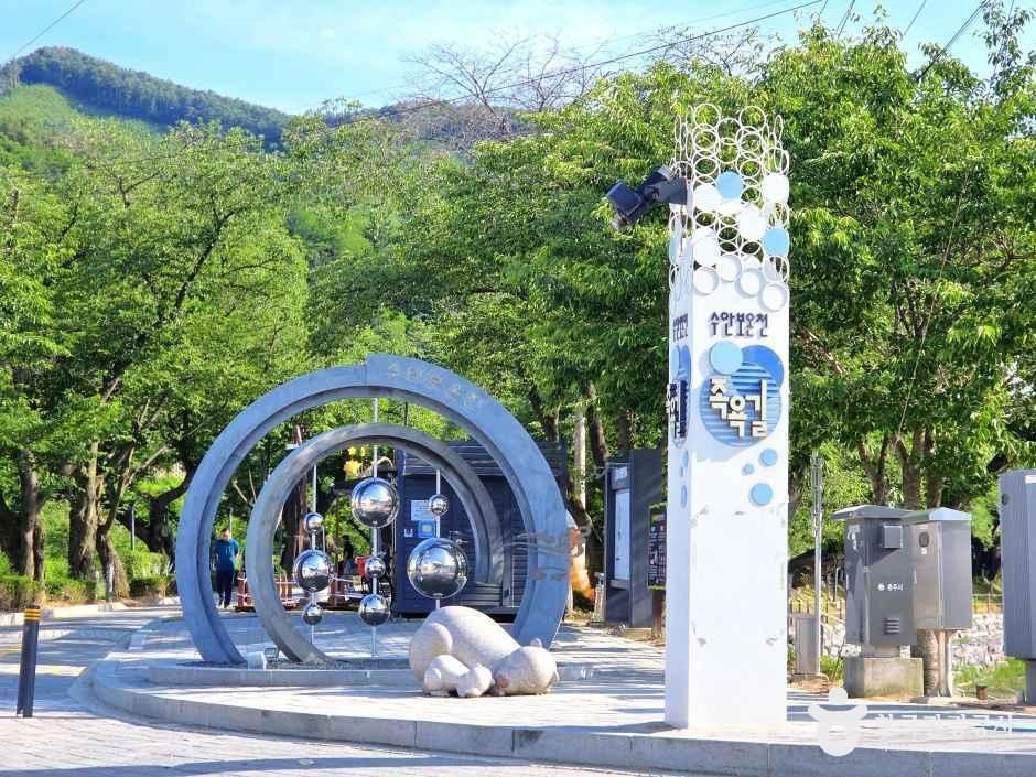 Suanbo Hot Springs Foot Bath Path