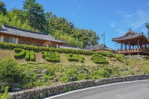 介坪韩屋村